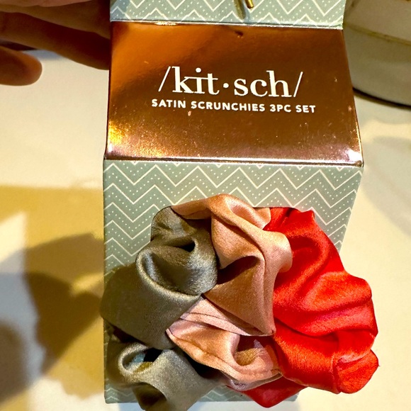 KITSCH HOLIDAY ORNAMENT 3 PC SATIN SCRUNCHES SET HAIR PONYTAIL PINK GREEN CORAL - Picture 9 of 9